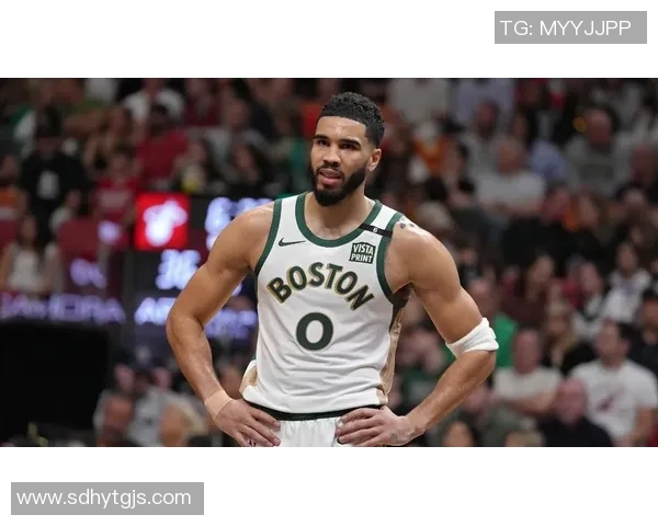 塔图姆如何通过战术调整掌控比赛节奏展现超级球星风采